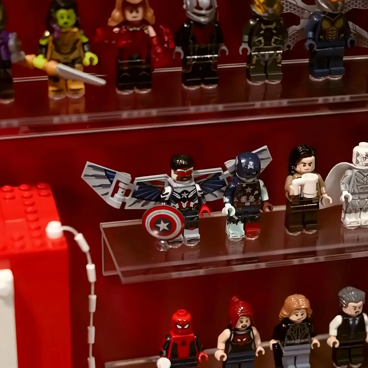 Vetrina da Parete Premium per 124 Minifigure LEGO® Marvel - Qualità Museale - Détail exposition 10