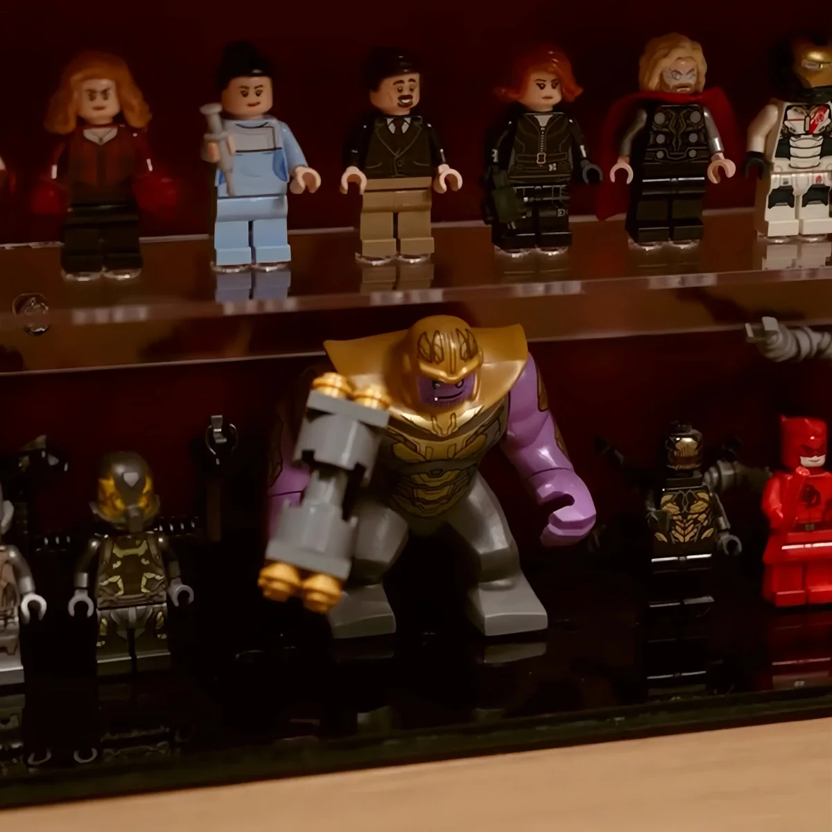 Vetrina da Parete Premium per 124 Minifigure LEGO® Marvel - Qualità Museale - Détail exposition 11