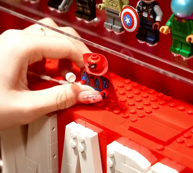 Vetrina da Parete Premium per 124 Minifigure LEGO® Marvel - Qualità Museale - Détail exposition 7