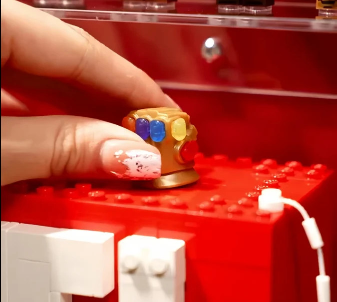 Vetrina da Parete Premium per 124 Minifigure LEGO® Marvel - Qualità Museale - Détail exposition 8