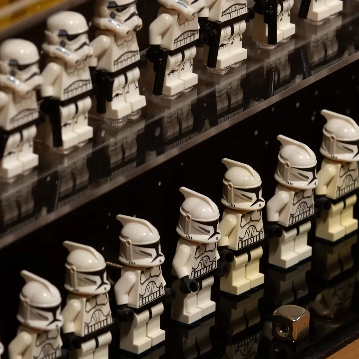 Premium Wall Display Case for 124 LEGO® Minifigures - Détail exposition 6