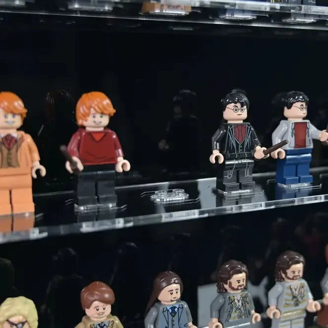 Premium Wall Display Case for 80 LEGO® Minifigures - Gallery Edition - Détail exposition 4