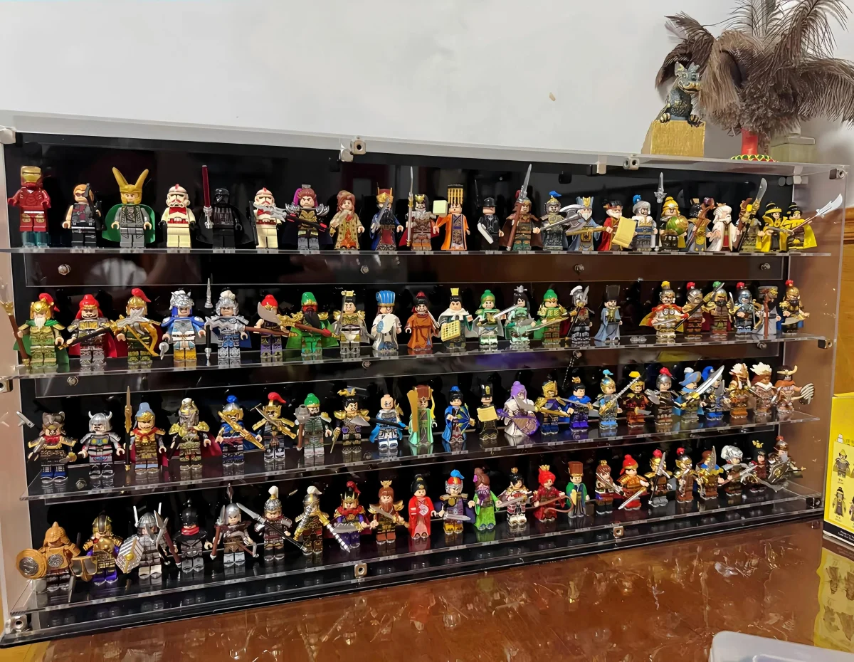 Premium Wall Display Case for 92 LEGO® Minifigures - Collector's Edition - Détail exposition 4