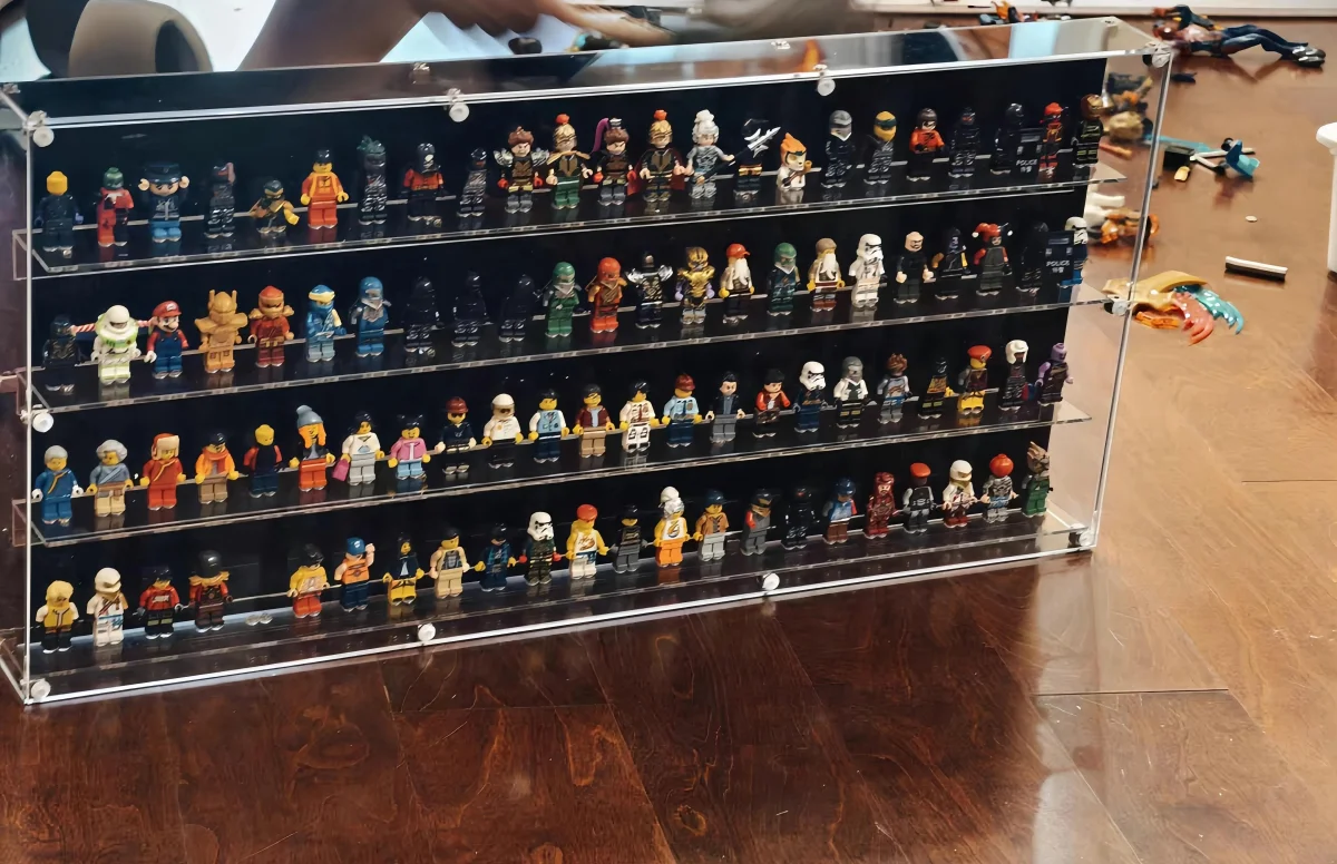 Premium Wall Display Case for 92 LEGO® Minifigures - Collector's Edition - Détail exposition 7