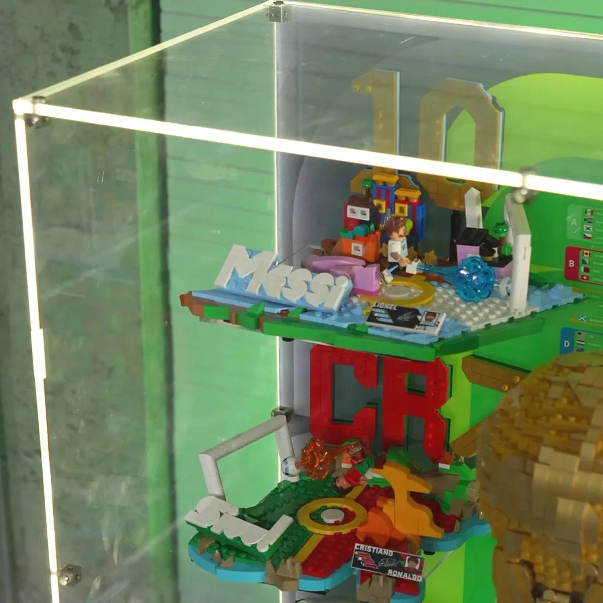 Premium Expositie Vitrine voor LEGO® FIFA World Cup™ 7-in-1 Set - Détail exposition 7