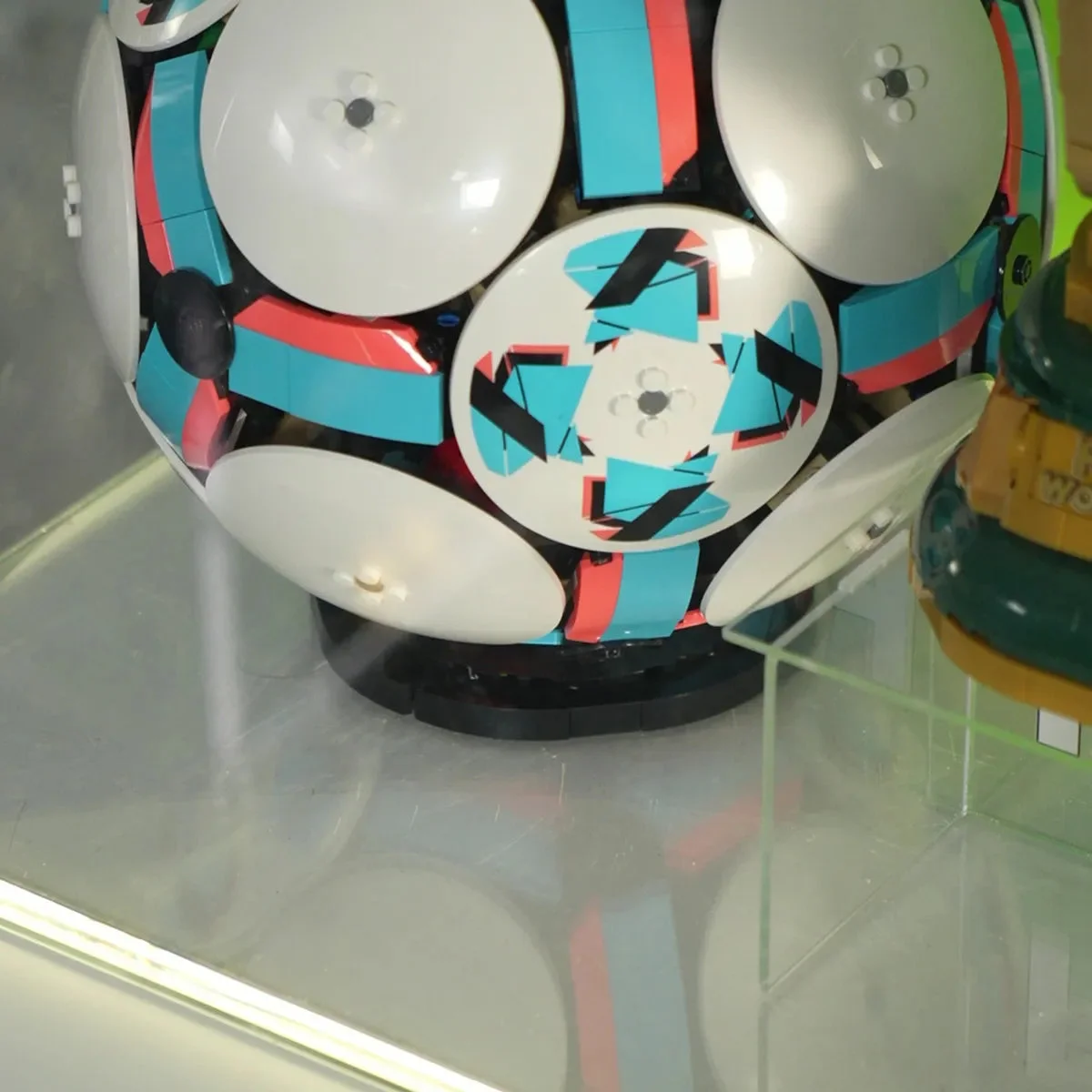 Premium Expositie Vitrine voor LEGO® FIFA World Cup™ 7-in-1 Set - Détail exposition 8