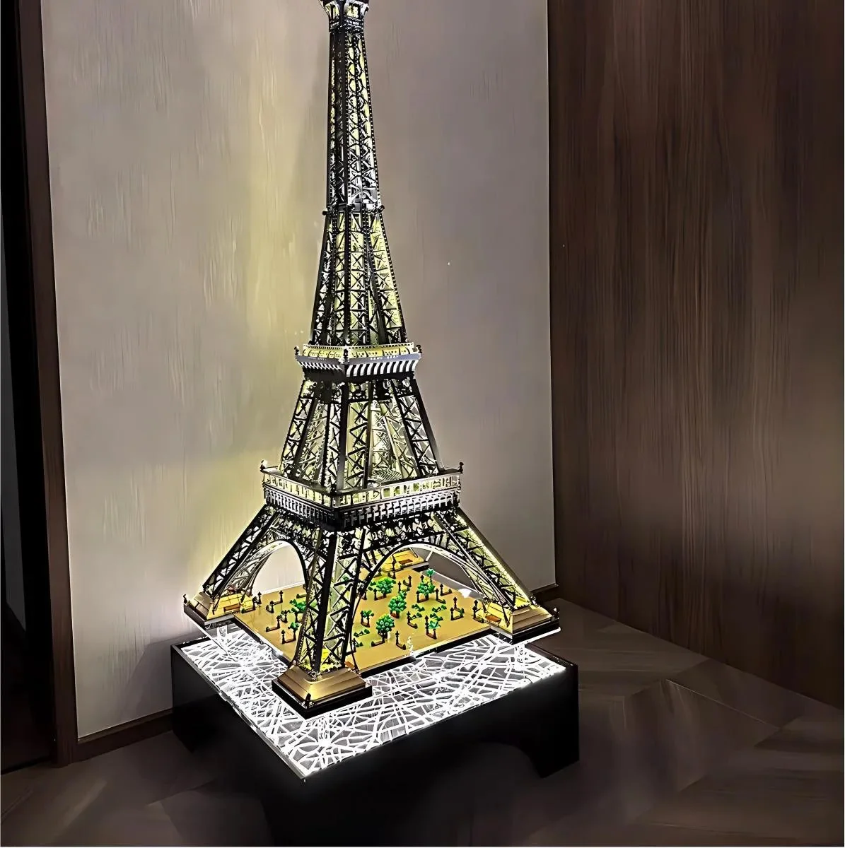 Floating LED Display Stand for LEGO® Eiffel Tower (10307) - Détail exposition 7