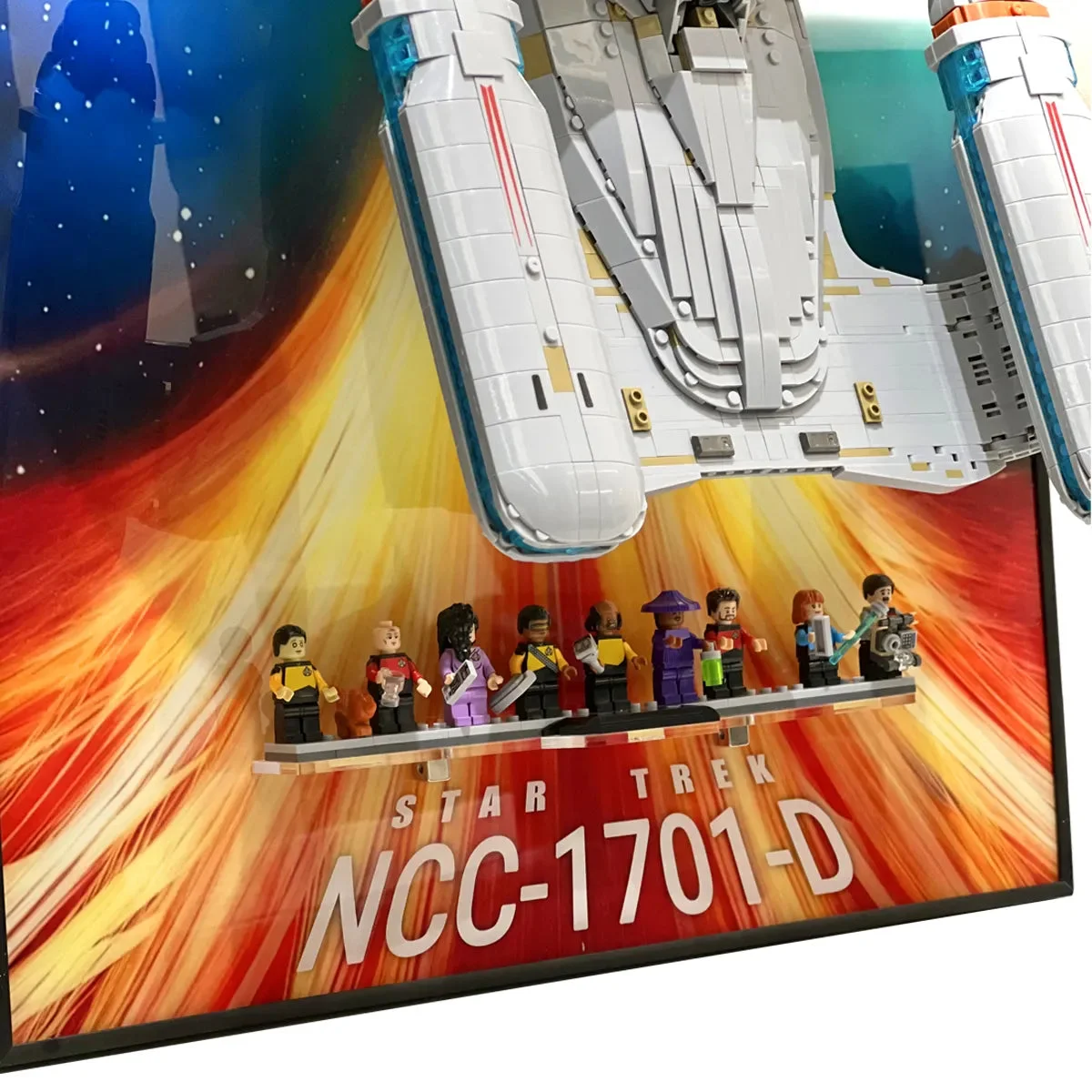 Premium Wall Display Frame for Compatible Star Trek™ model - USS Enterprise NCC-1701-D (10356) - Détail exposition 12