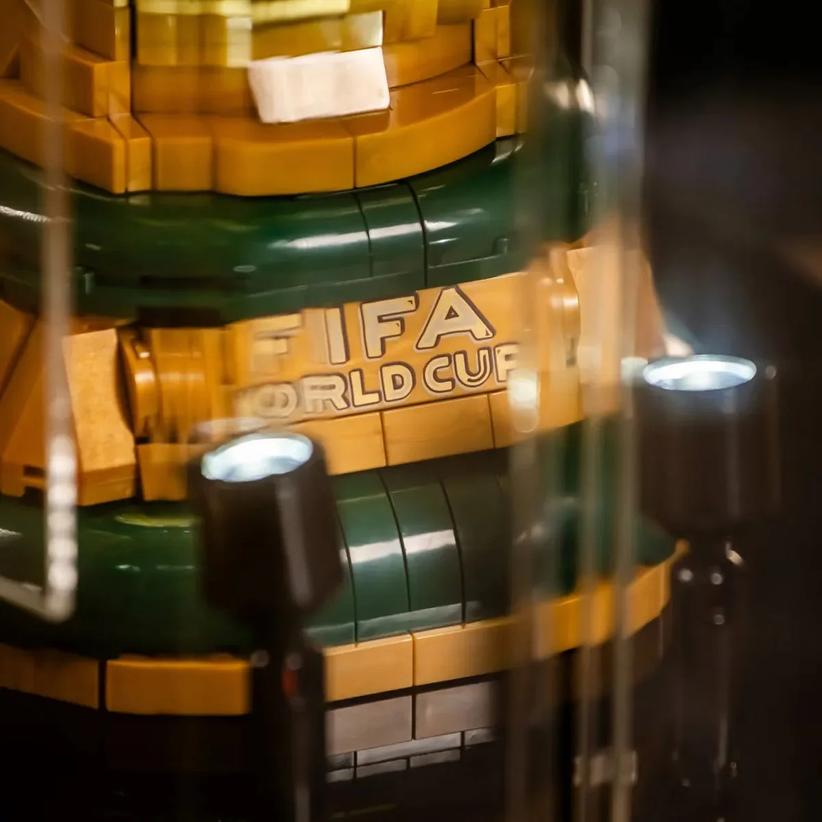 Premium-Schaukasten für LEGO® FIFA World Cup™ Offizielle Trophäe (43020) - Détail exposition 8