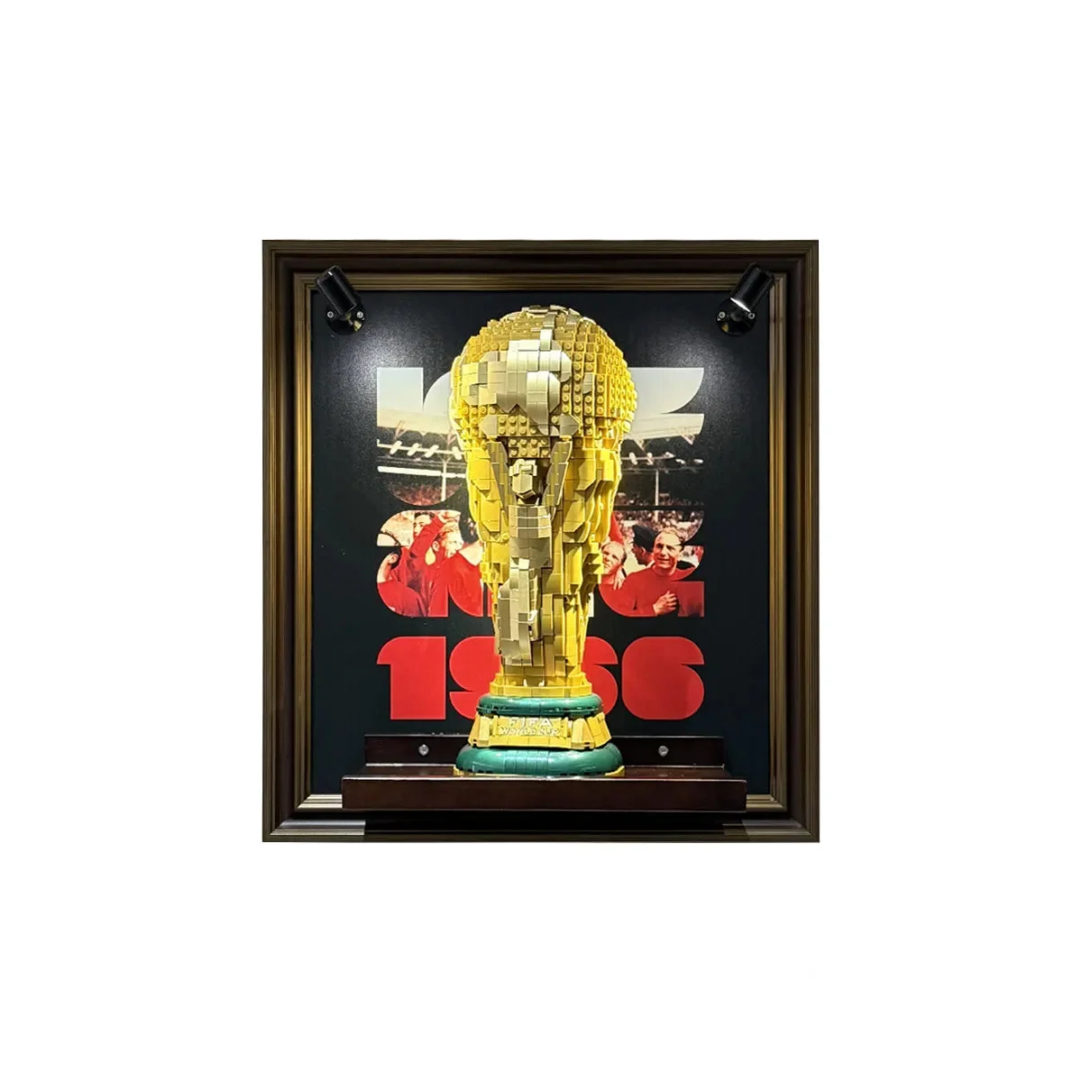 Premium Wall Display Frame for LEGO® FIFA World Cup™ Official Trophy (43020) - Détail exposition 5