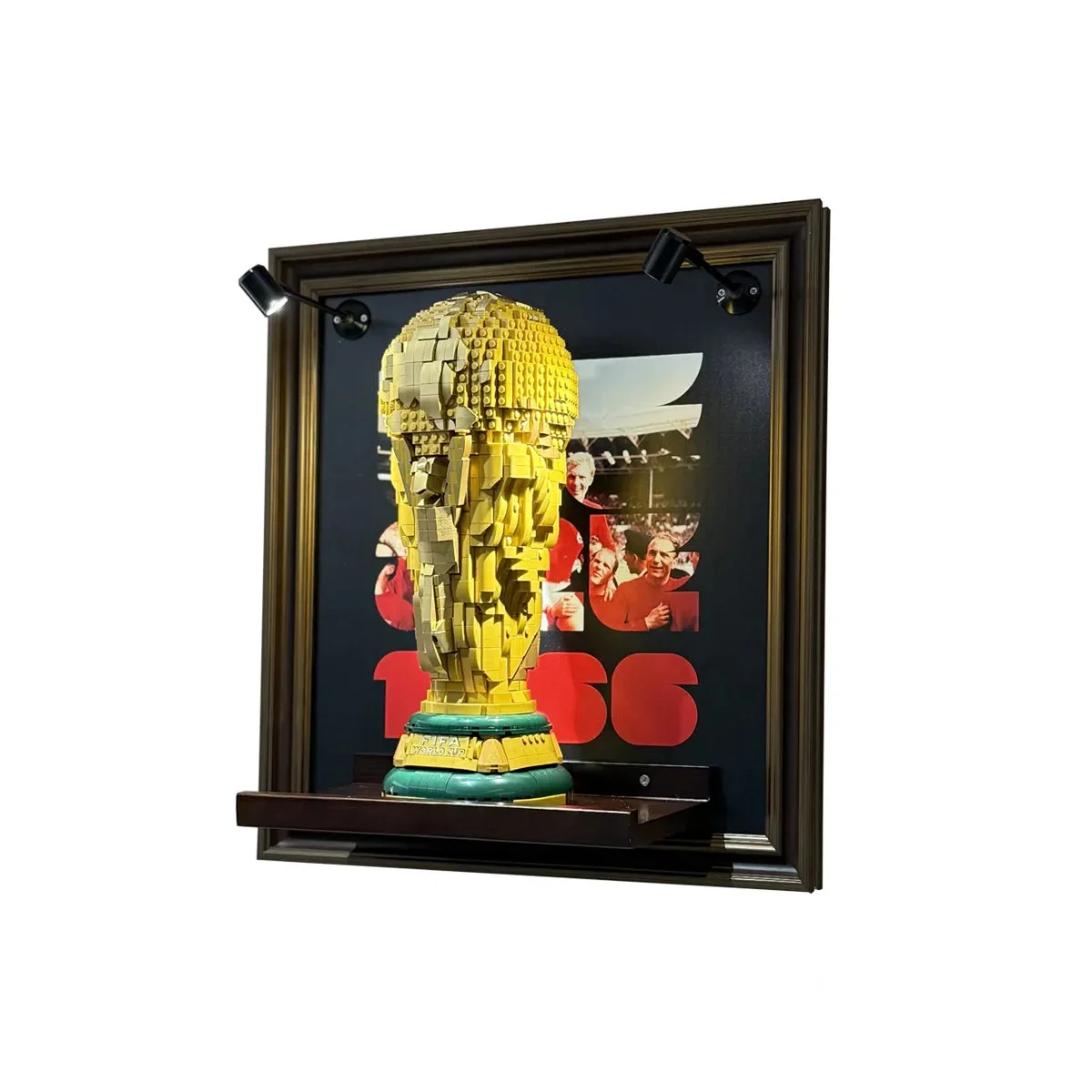 Premium Wall Display Frame for LEGO® FIFA World Cup™ Official Trophy (43020) - Détail exposition 7