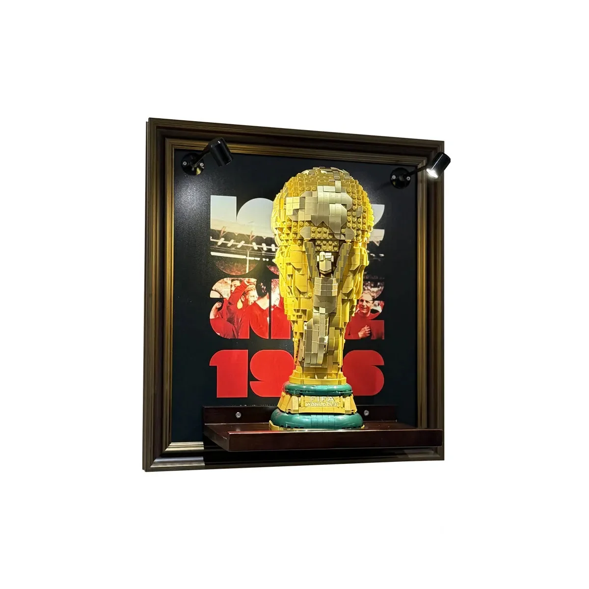 Premium Wall Display Frame for LEGO® FIFA World Cup™ Official Trophy (43020) - Détail exposition 8