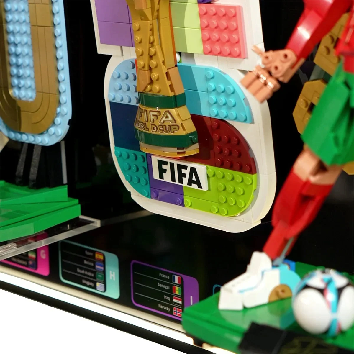 Cadre d'exposition premium pour LEGO® fifa world cup™ 2026 - messi & ronaldo (43032) - Détail exposition 9